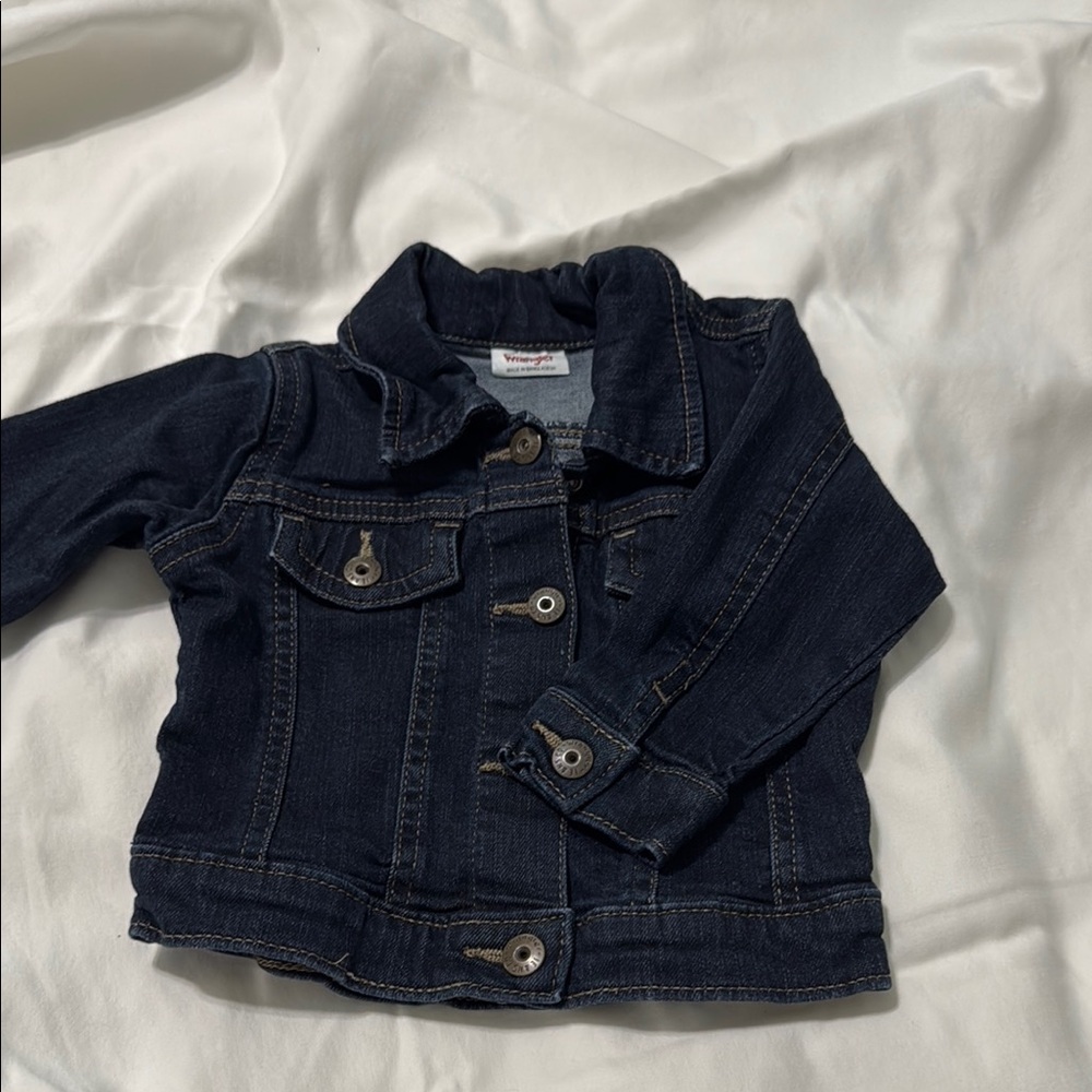 Wrangler Blue Jean Jacket with Lapels and Sturdy Denim